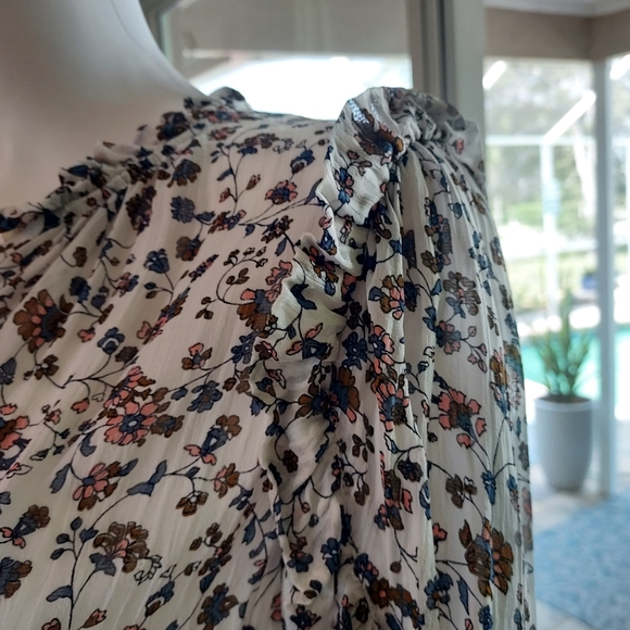 100% Viscose Prairie Top by Loft: Ann Taylor: Size M. - Picture 5 of 16